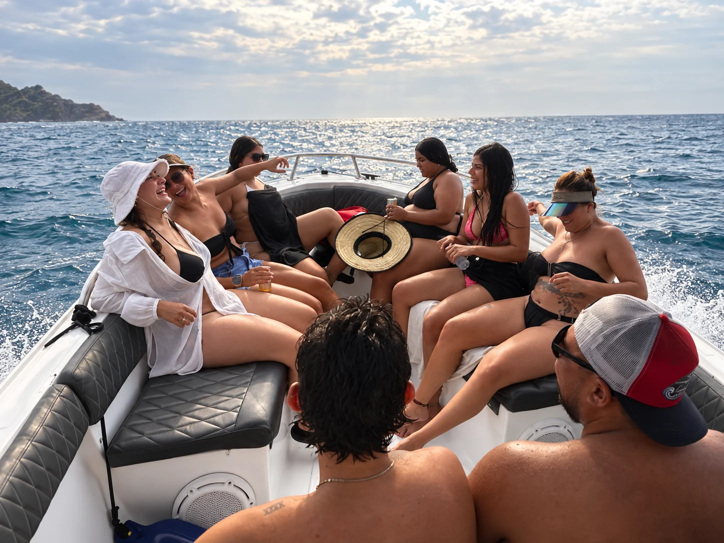 Viajeros disfrutando de la experiencia Cinco Destinos
